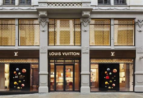 «Πετάνε» οι πωλήσεις της Louis Vuitton στην Ελλάδα 